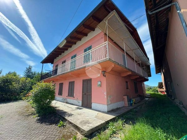 casa semindipendente in vendita a Cuorgnè in zona San Bernardo