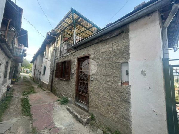 casa indipendente in vendita a Cuorgnè in zona Fornengo
