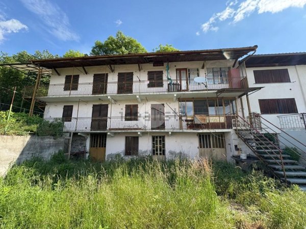 casa semindipendente in vendita a Cuorgnè in zona Salto
