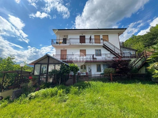 casa indipendente in vendita a Cuorgnè
