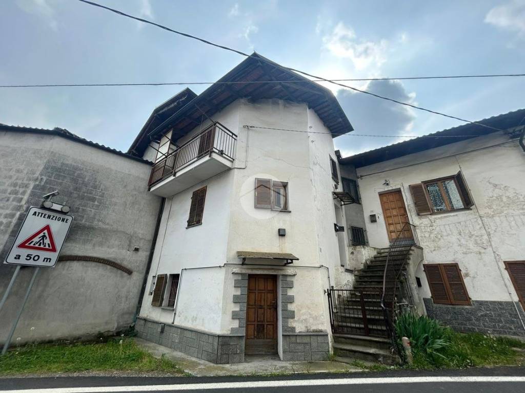 appartamento in vendita a Cuorgnè in zona Priacco