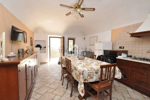 casa indipendente in vendita a Cuorgnè in zona Salto