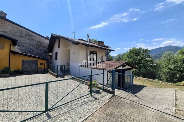 casa indipendente in vendita a Cuorgnè in zona Priacco