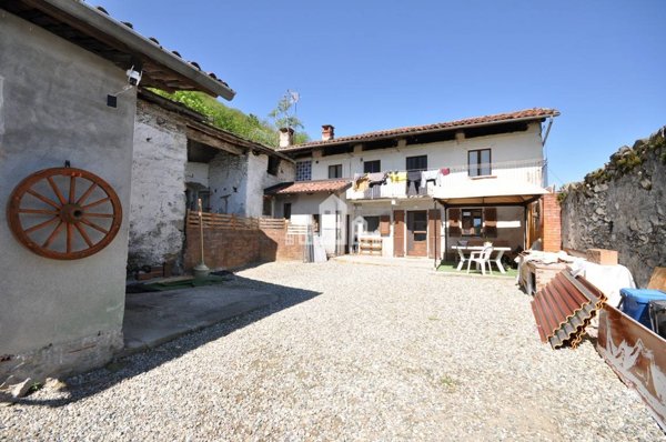 casa indipendente in vendita a Cuorgnè in zona San Bernardo
