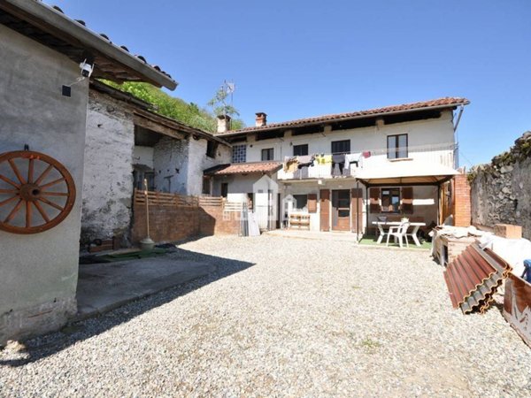 casa indipendente in vendita a Cuorgnè in zona San Bernardo