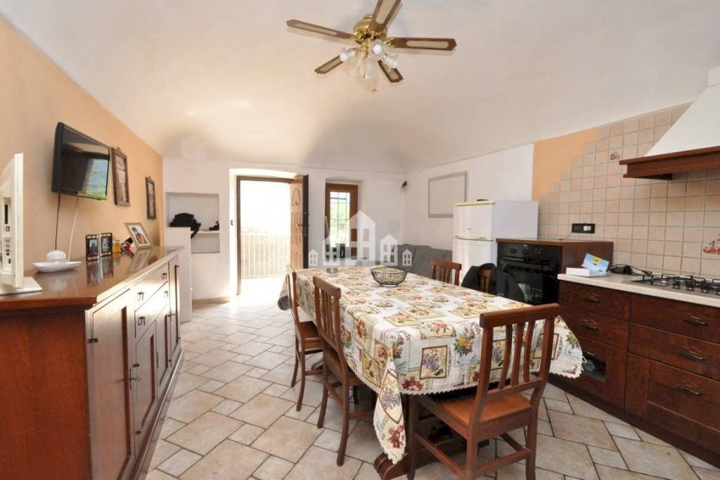 casa indipendente in vendita a Cuorgnè in zona Salto
