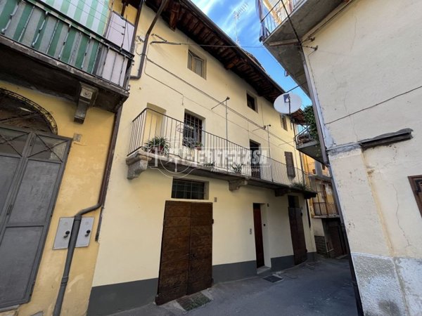 casa indipendente in vendita a Cuorgnè in zona Belvedere