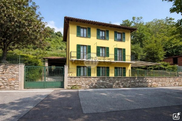 casa indipendente in vendita a Cuorgnè in zona Raschiotti