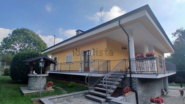 casa indipendente in vendita a Cuorgnè in zona Fornengo