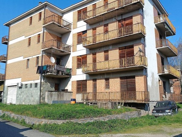 intera palazzina in vendita a Favria