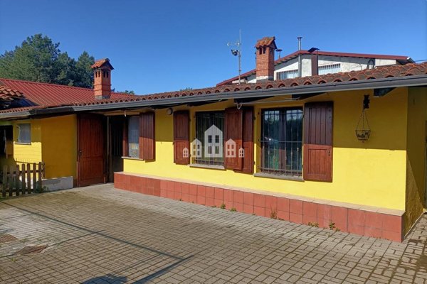casa semindipendente in vendita a Favria