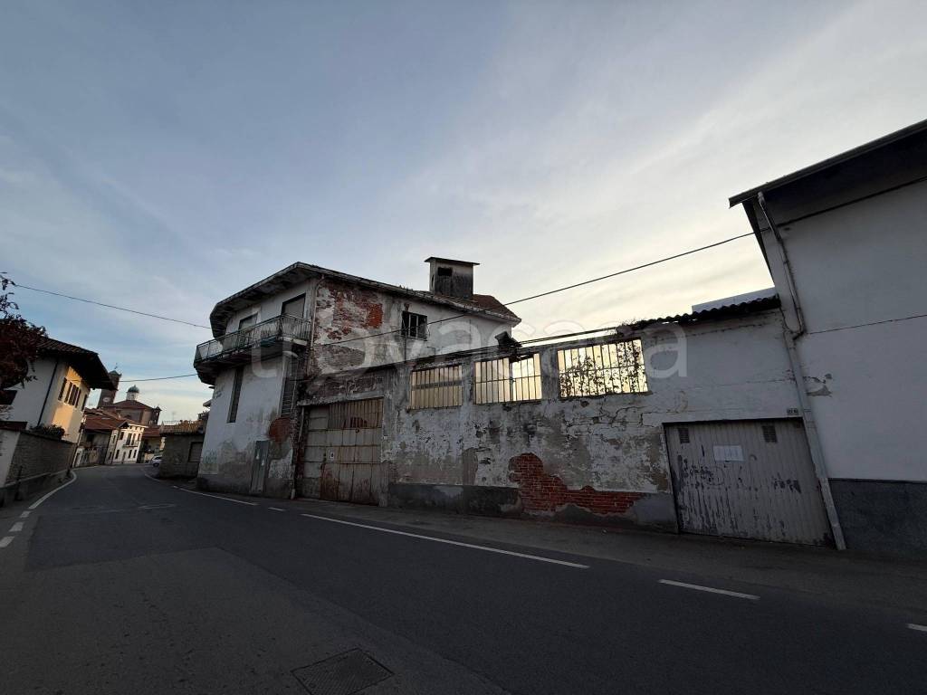 locale di sgombero in vendita a Favria