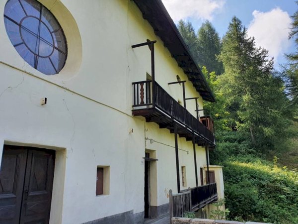 casa semindipendente in vendita a Fenestrelle in zona Puy
