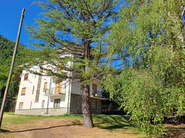 appartamento in vendita a Fenestrelle in zona Chambons