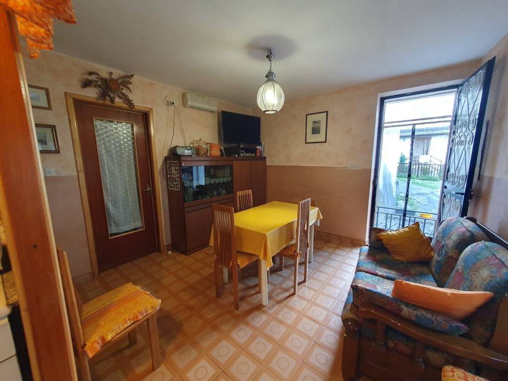 appartamento in vendita a Fenestrelle in zona Chambons