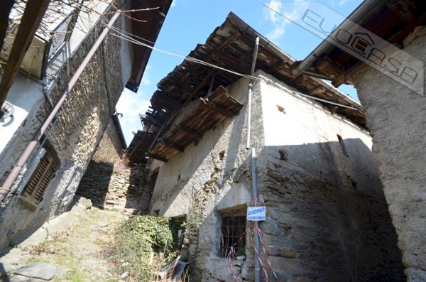 casale in vendita a Fenestrelle in zona Ville Cloze