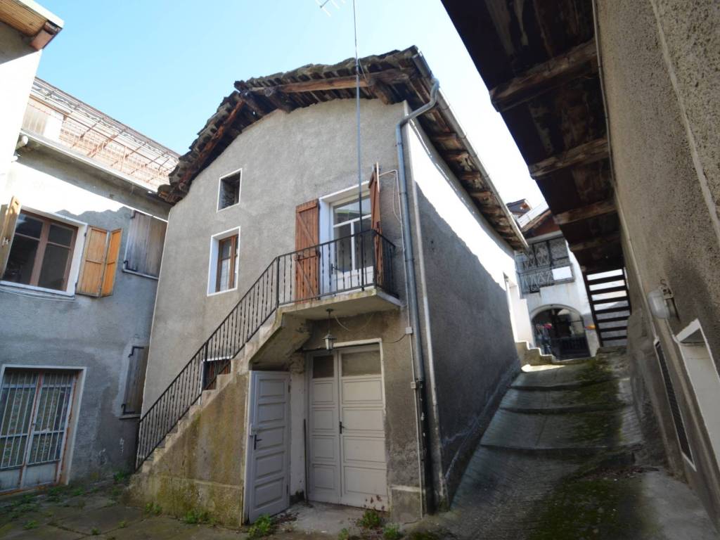 casa indipendente in vendita a Fenestrelle in zona Chambons