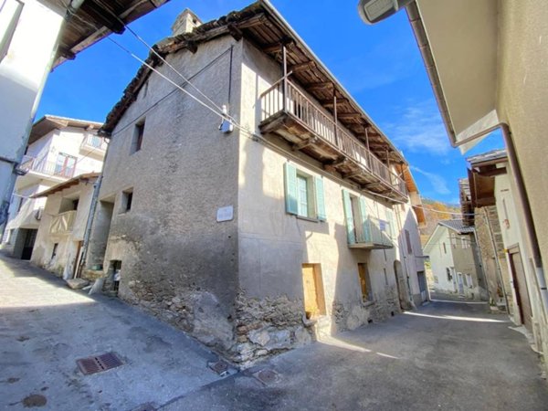casa indipendente in vendita a Fenestrelle in zona Mentoulles
