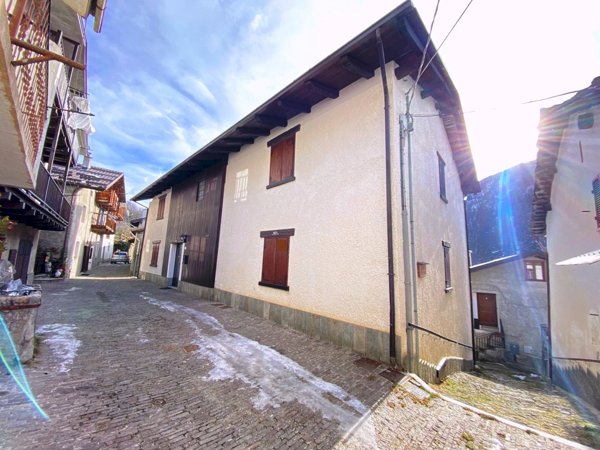 mansarda in vendita a Fenestrelle in zona Ville Cloze