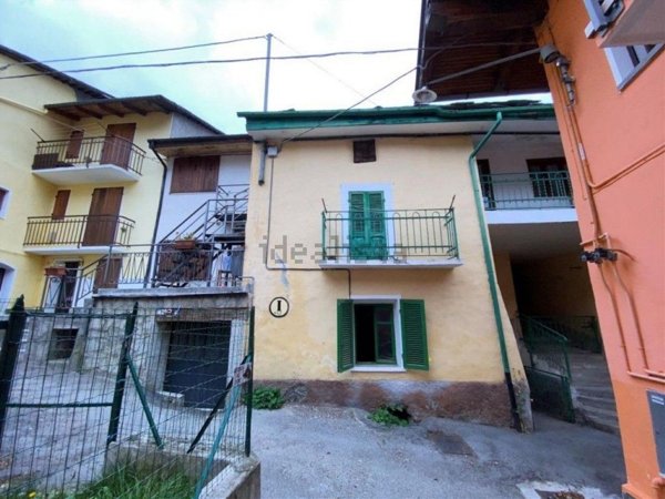 appartamento in vendita a Fenestrelle in zona Chambons