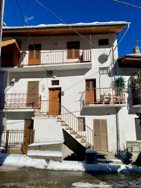 appartamento in vendita a Fenestrelle in zona Chambons