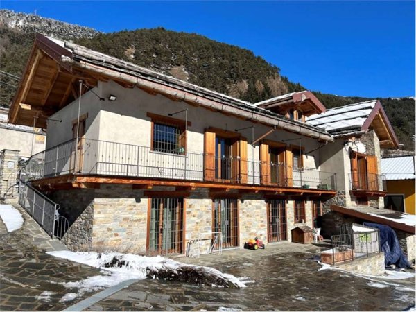 casa indipendente in vendita a Fenestrelle in zona Chambons