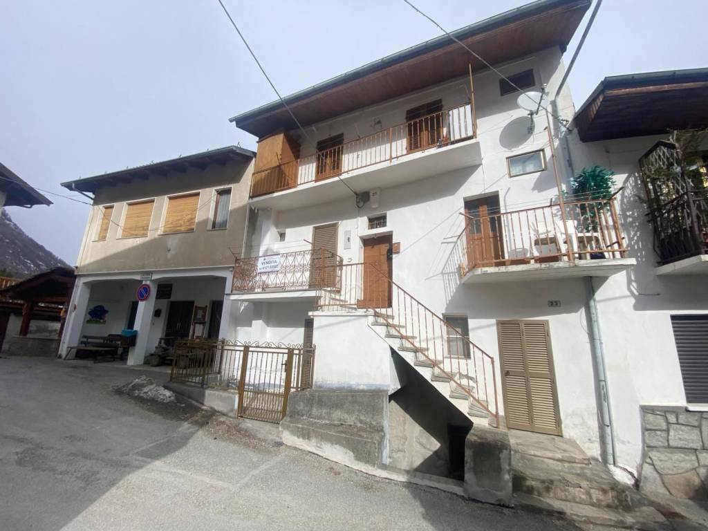 appartamento in vendita a Fenestrelle in zona Chambons