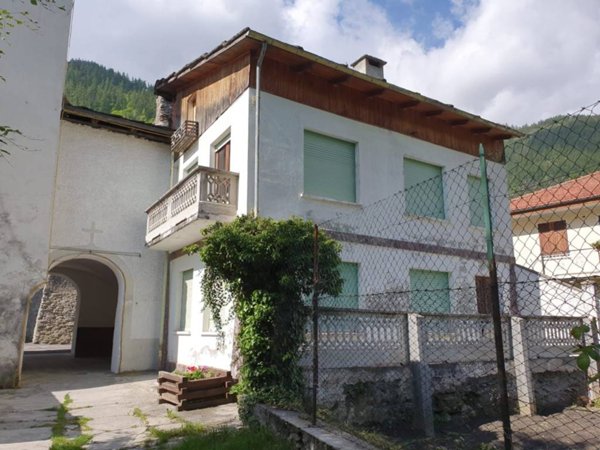 casa indipendente in vendita a Fenestrelle in zona Chambons