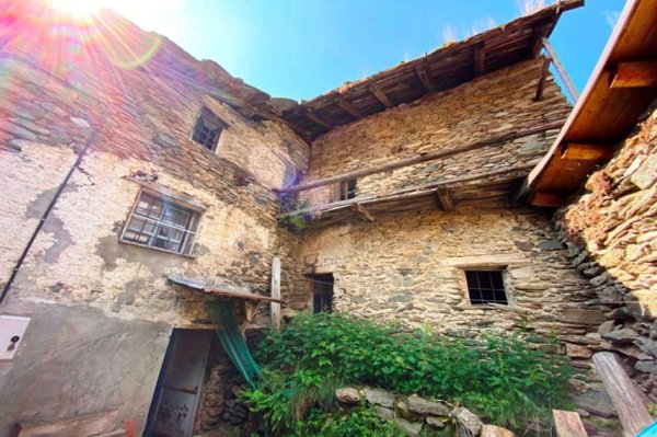 casa indipendente in vendita a Fenestrelle in zona Chambons
