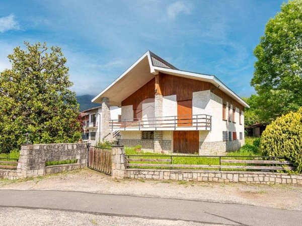 casa indipendente in vendita a Fiano