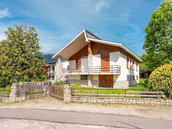 casa indipendente in vendita a Fiano