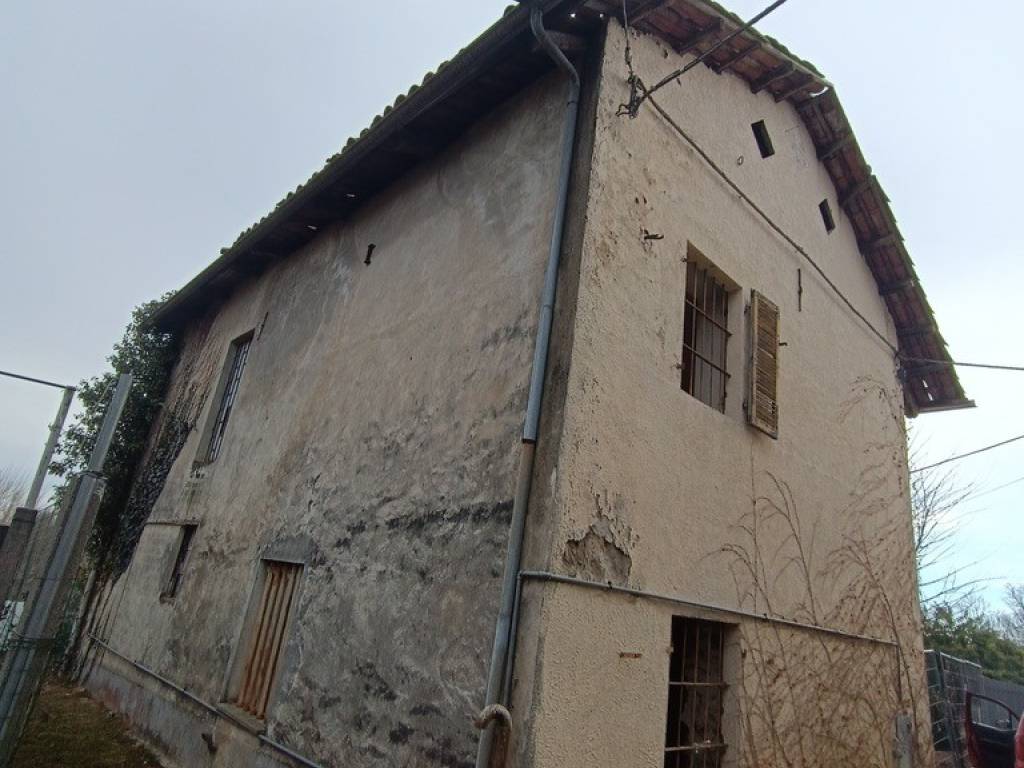 casa indipendente in vendita a Fiano in zona Grange