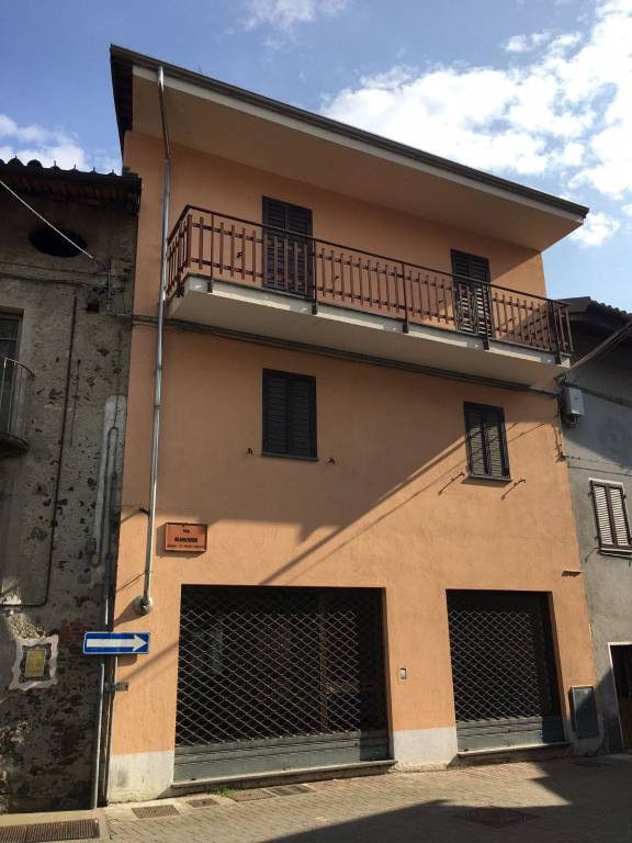 casa indipendente in vendita a Fiorano Canavese