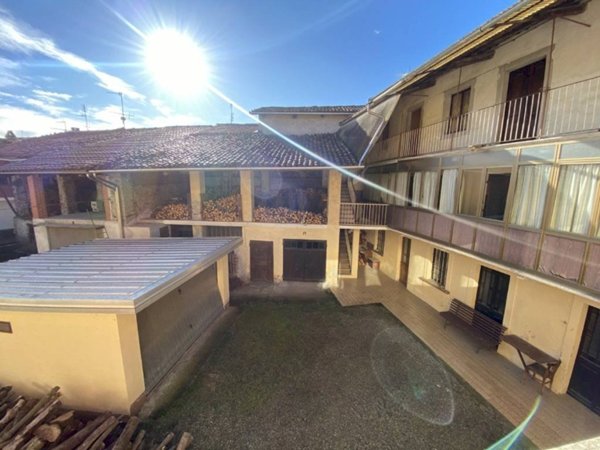 casa indipendente in vendita a Fiorano Canavese