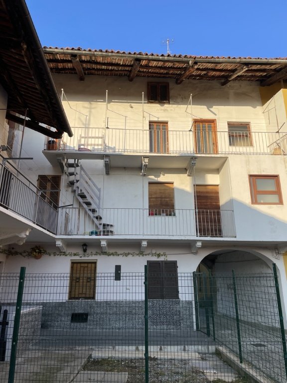 casa indipendente in vendita a Fiorano Canavese
