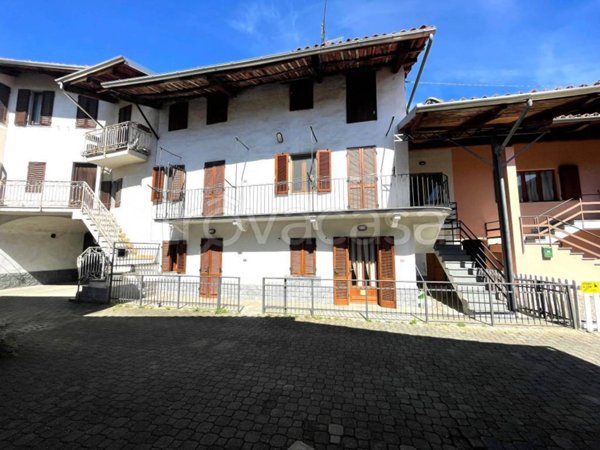 casa indipendente in vendita a Fiorano Canavese