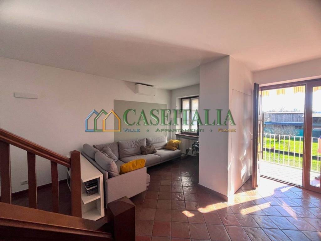 casa indipendente in vendita a Fiorano Canavese