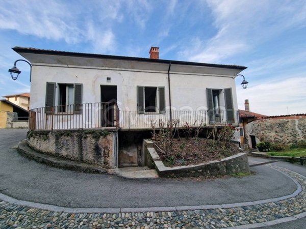casa indipendente in vendita a Fiorano Canavese