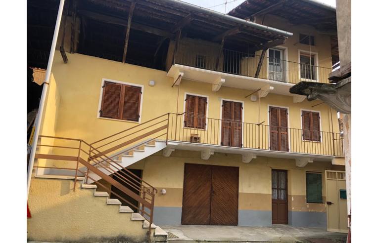 casa indipendente in vendita a Fiorano Canavese