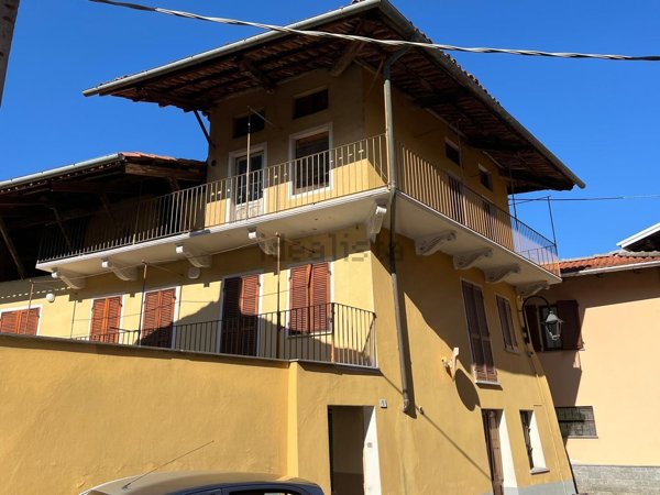 casa indipendente in vendita a Fiorano Canavese
