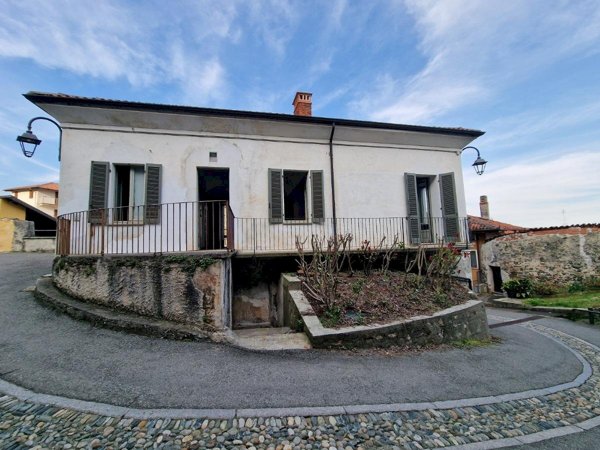 casa indipendente in vendita a Fiorano Canavese