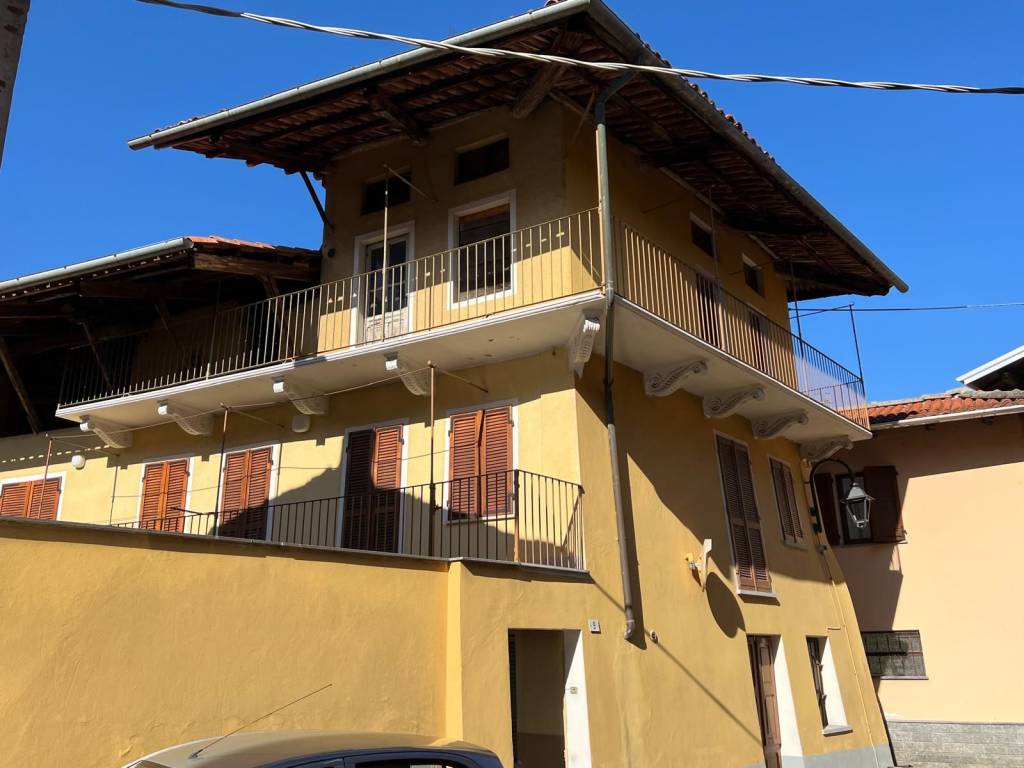 casa indipendente in vendita a Fiorano Canavese