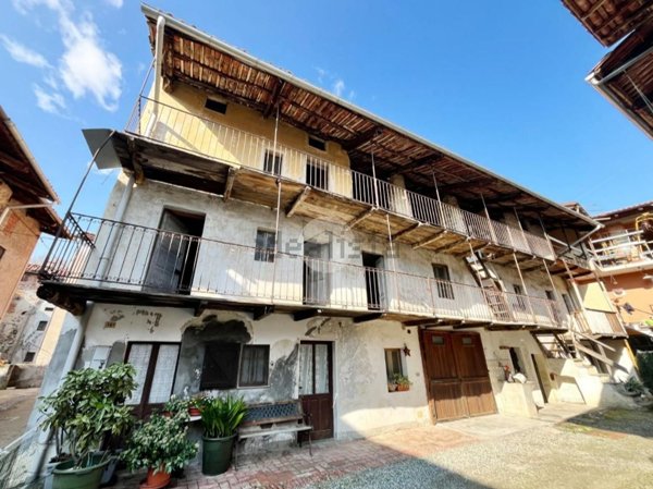 casa semindipendente in vendita a Fiorano Canavese