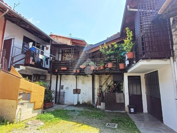 casa semindipendente in vendita a Fiorano Canavese