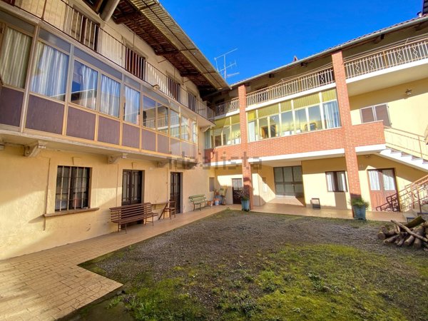casa semindipendente in vendita a Fiorano Canavese