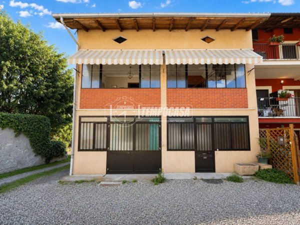 casa indipendente in vendita a Fiorano Canavese