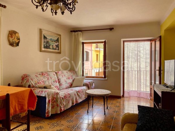 casa indipendente in vendita a Fiorano Canavese
