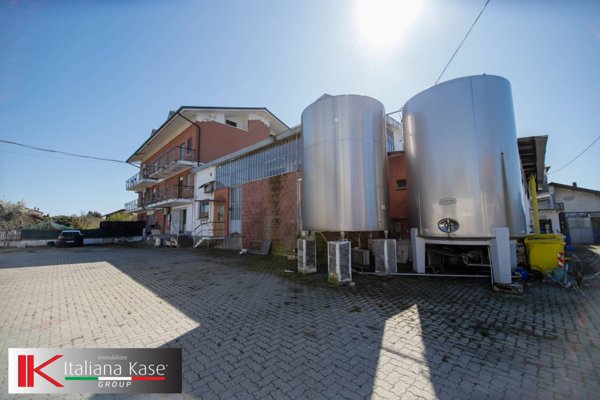 locale commerciale in vendita a Foglizzo