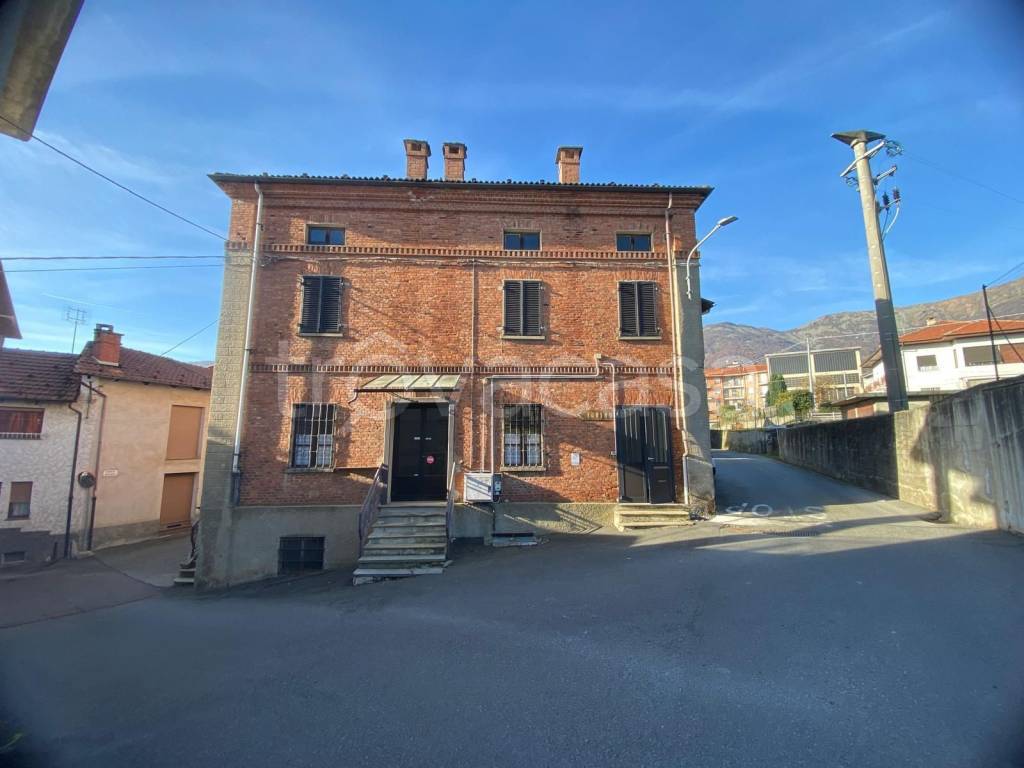 casa indipendente in vendita a Forno Canavese