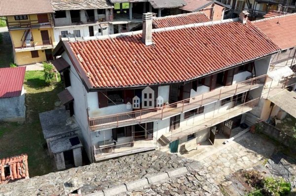 casa indipendente in vendita a Forno Canavese